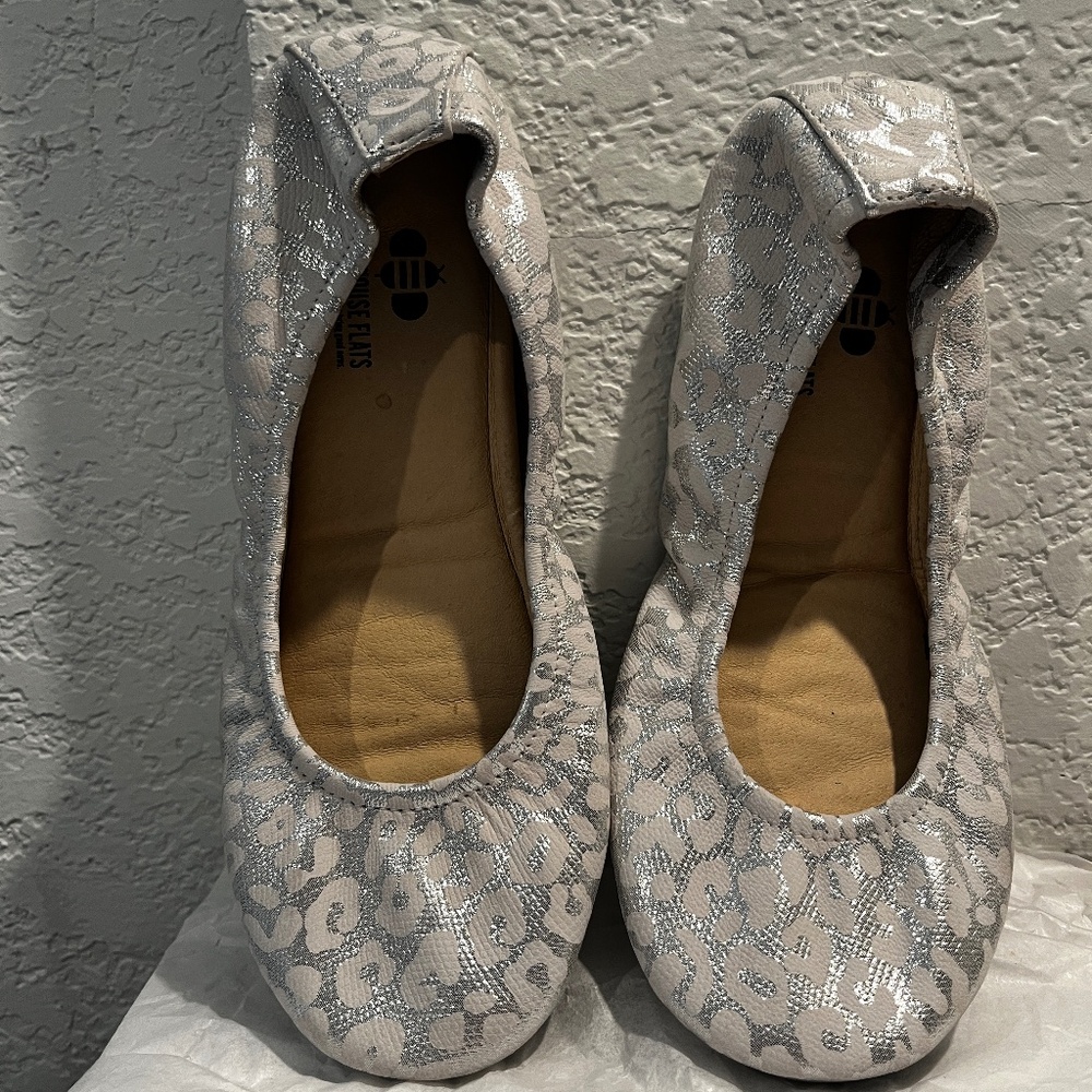 Storehouse Flats - Sz 7 - silver snow leopard